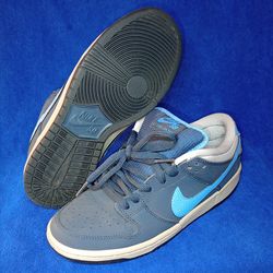 Men's Size 6.5 Nike SB Dunk Low Pro Squadron Blue