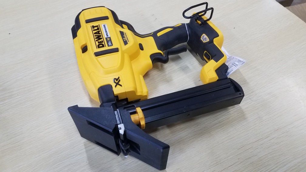 Dewalt 20Volt MAX XR LithiumIon Cordless 18Gauge Flooring Stapler (ToolOnly) for Sale in