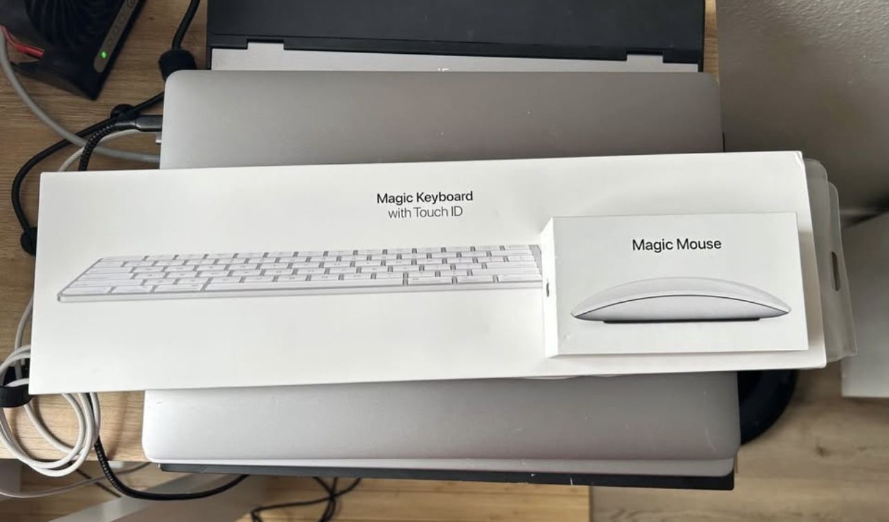Magic Keyboard with Touch ID & Magic Mouse 