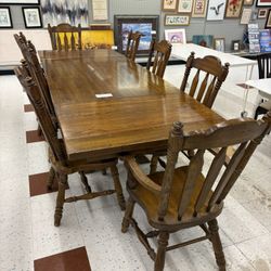 Large Solid Wood Dining Table w/8 Chairs & 2 Leaves 