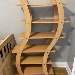 Curved shelf