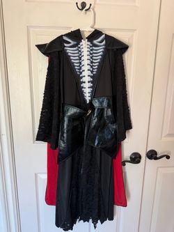 Reaper Skeleton Costume Set with Cape, Gloves, and Mask 7-9 yo