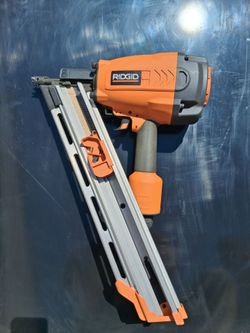 RIGID Framing Nailor Model R350CHD with bag & nails Like New