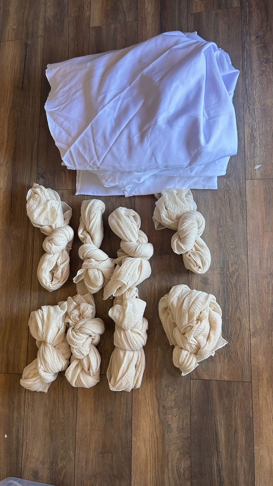 Table Cloths And Runners