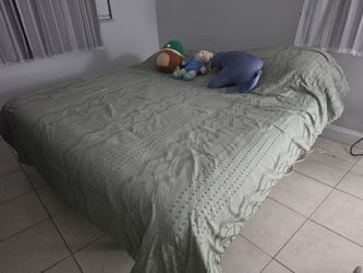 King size bed  comes with adjustable bed