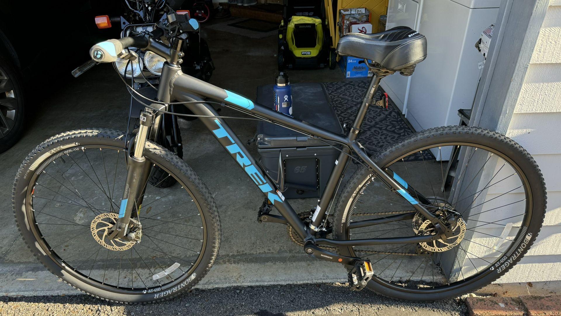 Trek Marlin 5 (Like New) Mountain Bike
