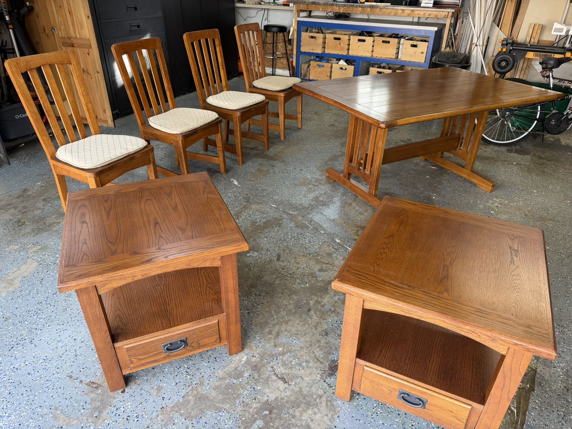 Beautiful SOLID OAK Dining Room/Kitchen Table And Chairs And Two Living Room Side Tables!