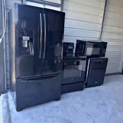 Black Kitchen Appliances Set