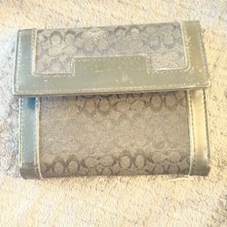 🖤 Coach Signature Canvas & Leather Wallet – Classic Tri-Fold