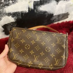 Louis Vuitton Monogram Canvas Pochette Accessoires