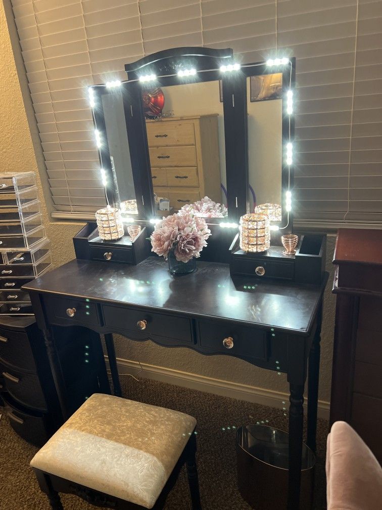 Hollywood style make a mirror table with lights