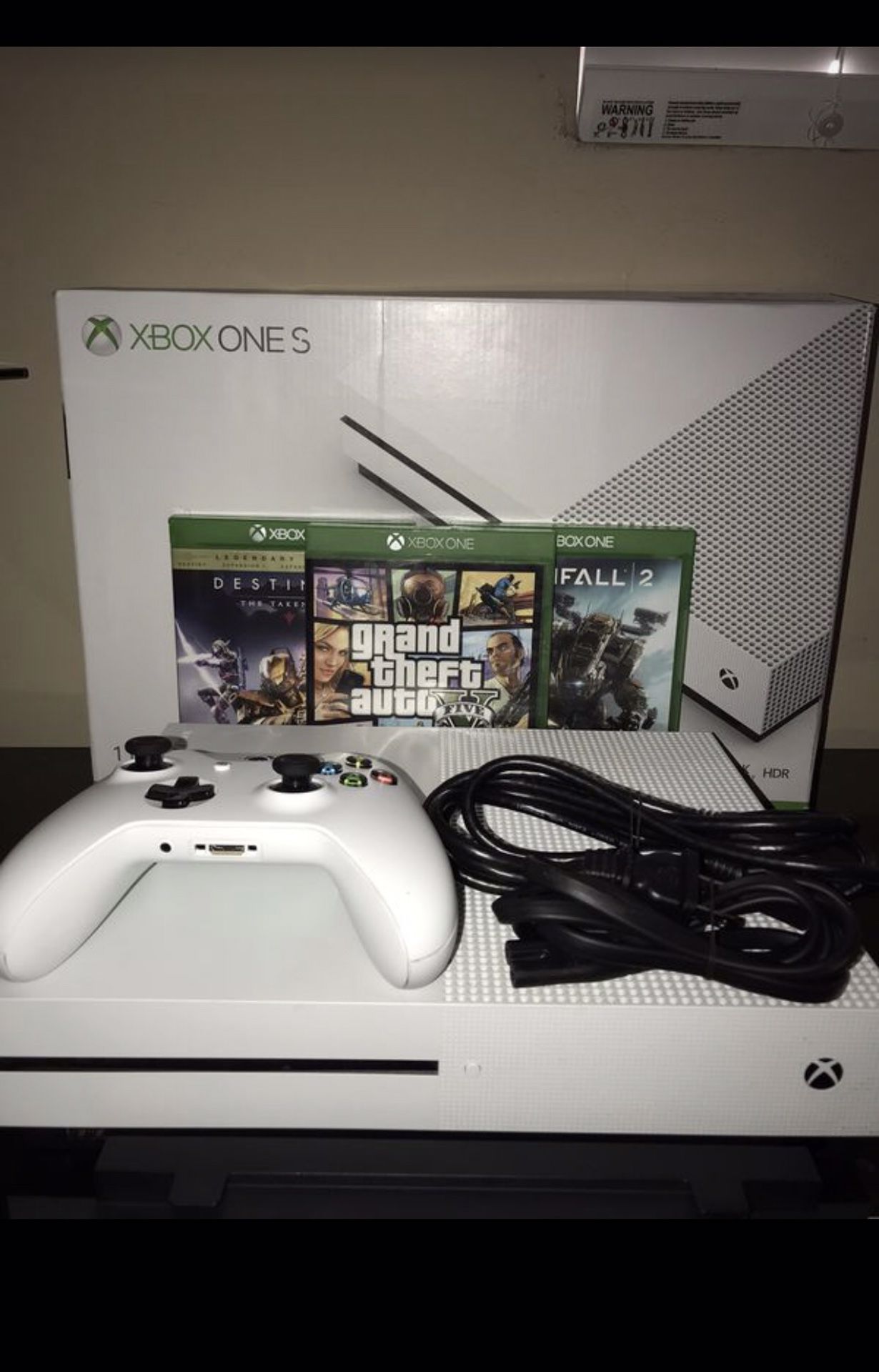 xbox one s with wireless controller