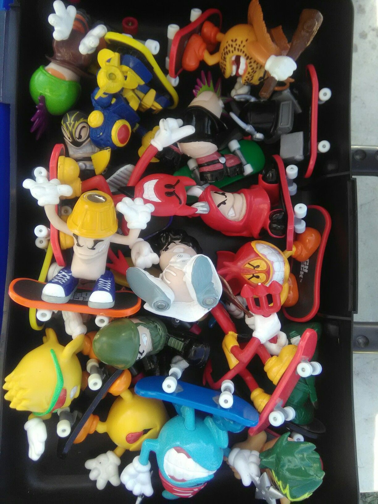 Tech Deck Dudes w/Skateboards