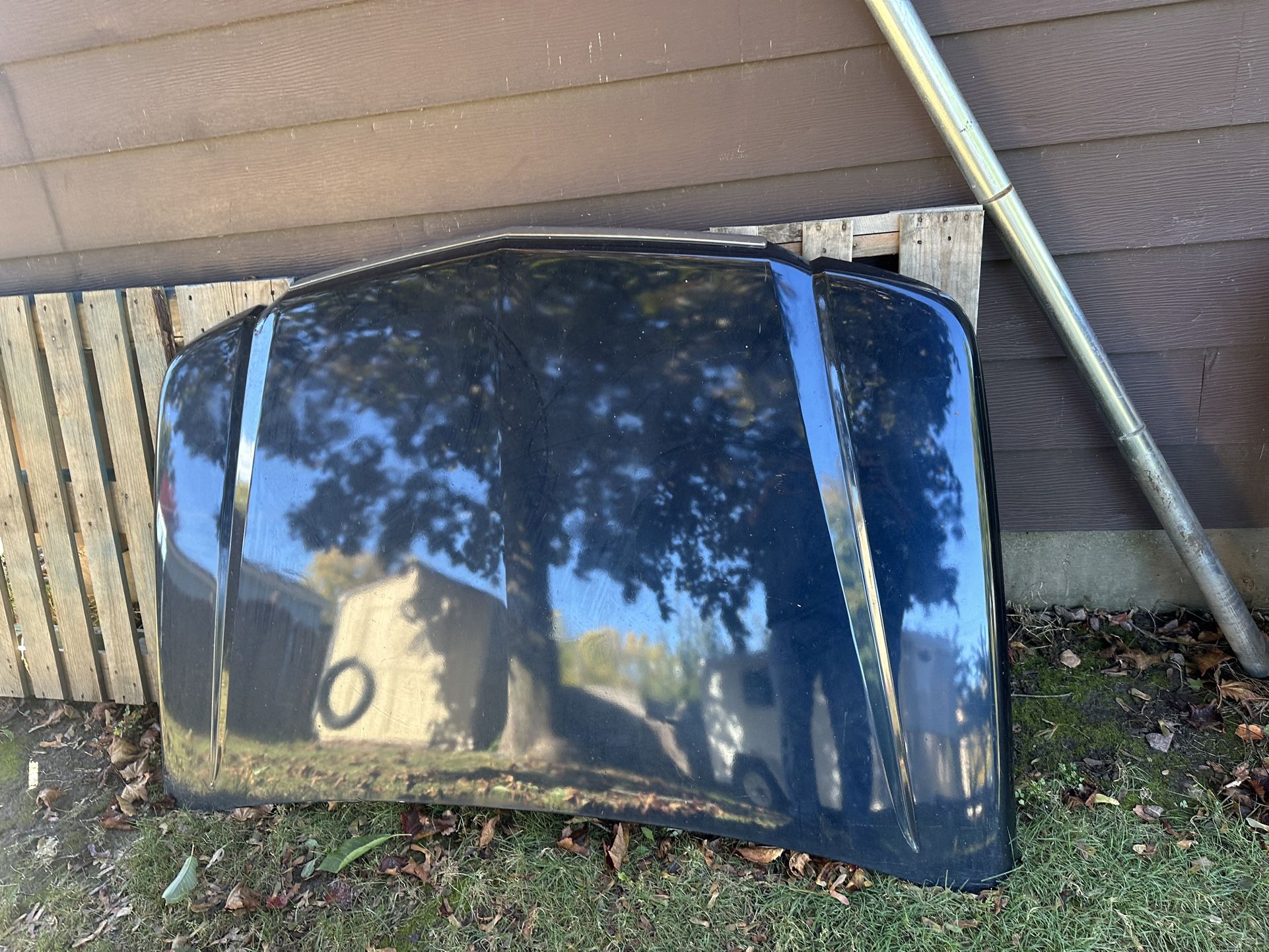 Hood for cadillac escalade 2001 to 2005it