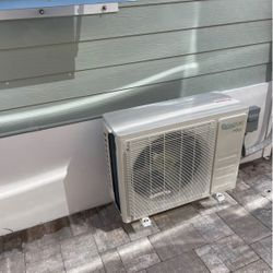 Mini Split (Air Conditioner)