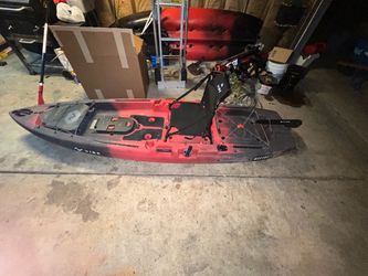 Selling 2 kayaks.