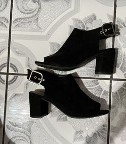 Ellen Tracy Booties