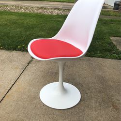 Set Of 4 White Dining Chairs  - NOT FREE ($250 OBO) PRICE NEGOTIABLE