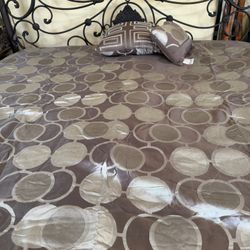Queen Size Bedspread 