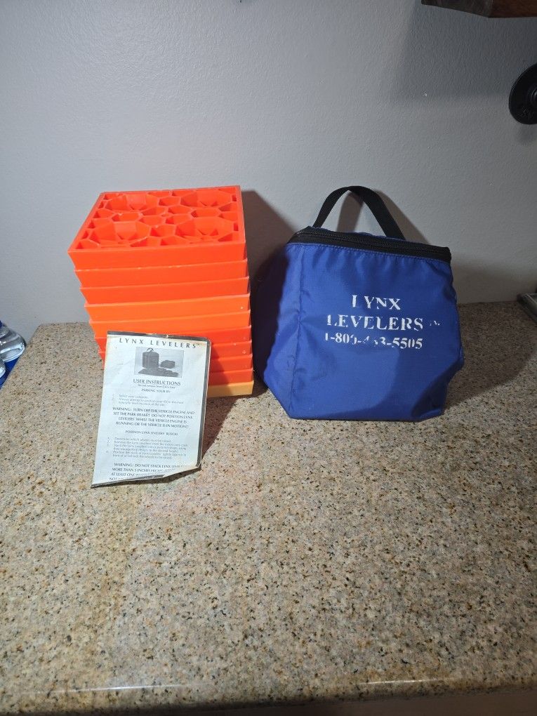 Lynx Levelers With Carrying Case 10 Levelers Clean