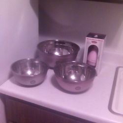 CHEFS COUNTER MIXING BOWLS AND FOOD CHOPPER 