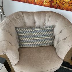 Pier 1 Couch 