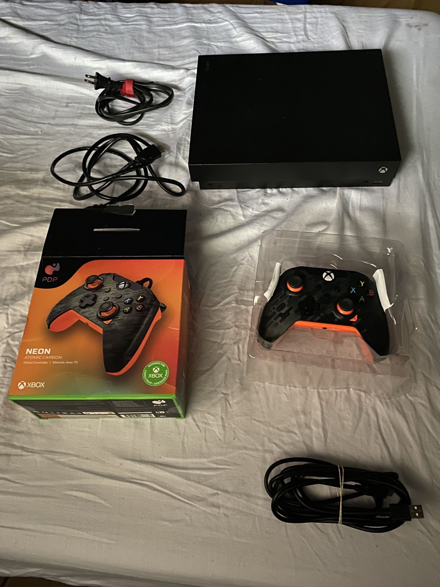 Xbox One X + Controller 