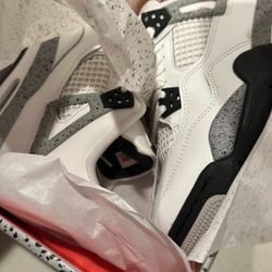 Jordan 4 Grade School/ Size 7 Women’s. 