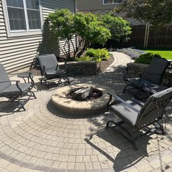 4 Patio Rocking Chairs And 2 Cocktail Tables