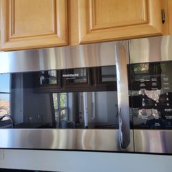 Over the range Microwave Like New Stainless Steel 