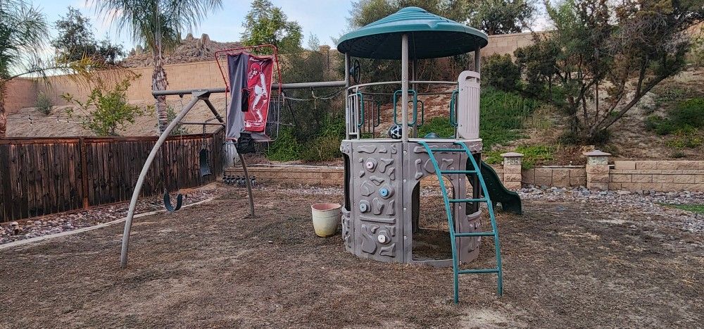Lifetime Adventure Tower Swing Set Playset
/ Playground