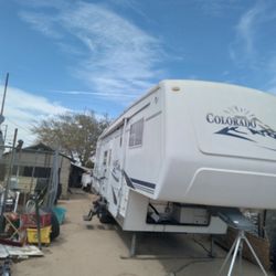 RVS Colorado.   2003  Todo. Funciona.  Aire. Placas. Febrero  2022 Llantas. Nuevas