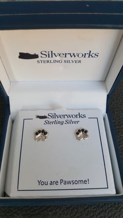 BRAND NEW STERLING SILVER STUD EARRINGS DOG PAWS " YOU ARE PAWSOME "
