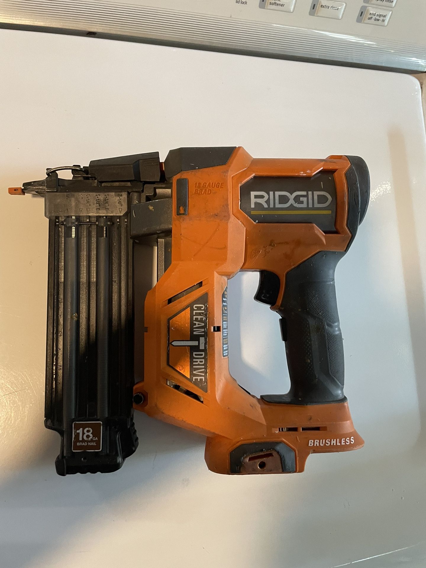 RIDGID 18V Brushless Cordless 18 Gauge 1/8 Brad Nailer