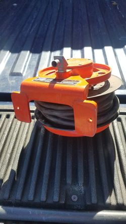 Retractable electrical cord reel