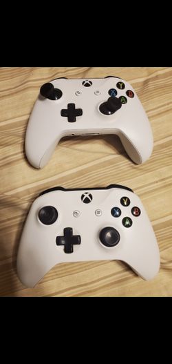 2 Xbox One S controllers