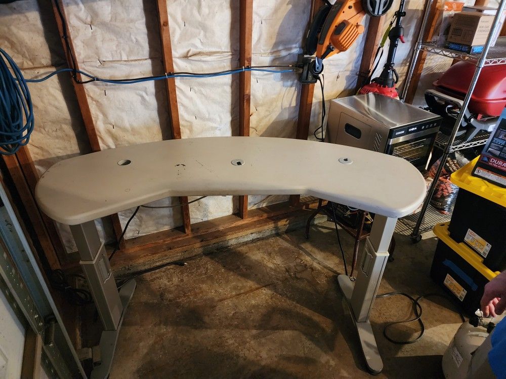 Heavy Duty Adjustable Electric Desk/Work Bench