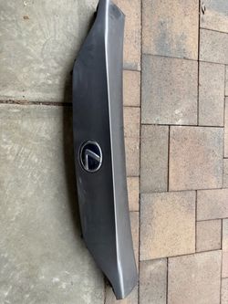 Lexus ct200h tailgate center molding trim