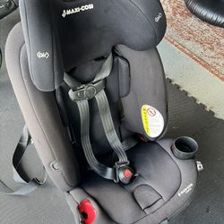 Maxi-Cosi Magellan LiftFit All-in-One Convertible Car Seat