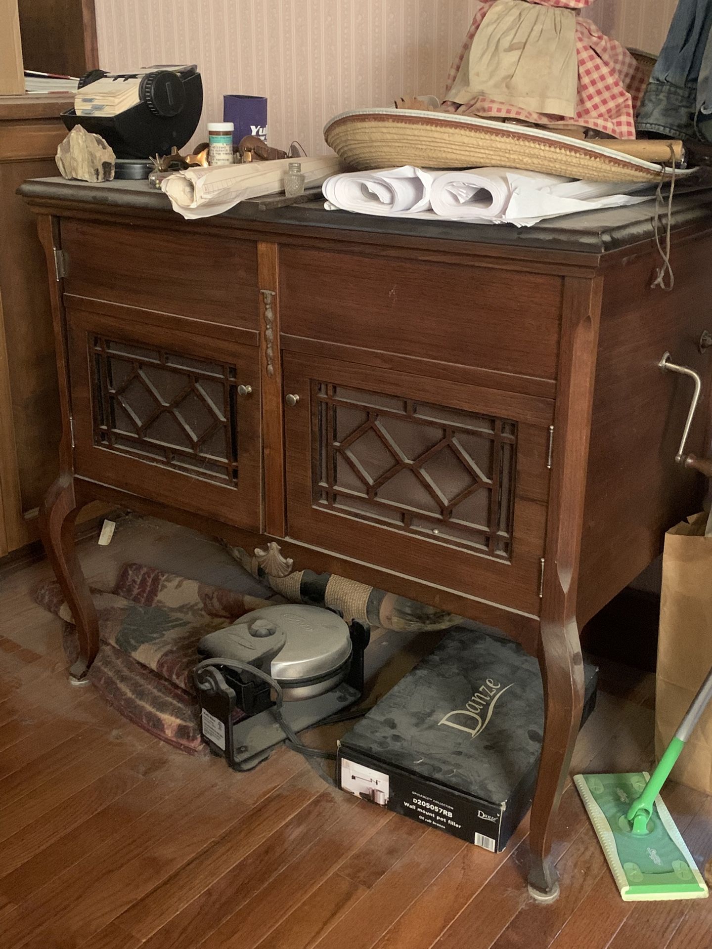 Antique Free Standing Starr Crank Phonograph Record Player