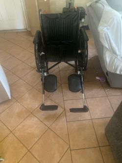 Wheelchair with leg rest