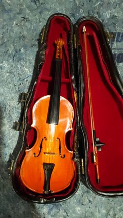 It's a really nice violin it's a Stradivarius just a little mini version of one if I knew how to play one I'd play it for you