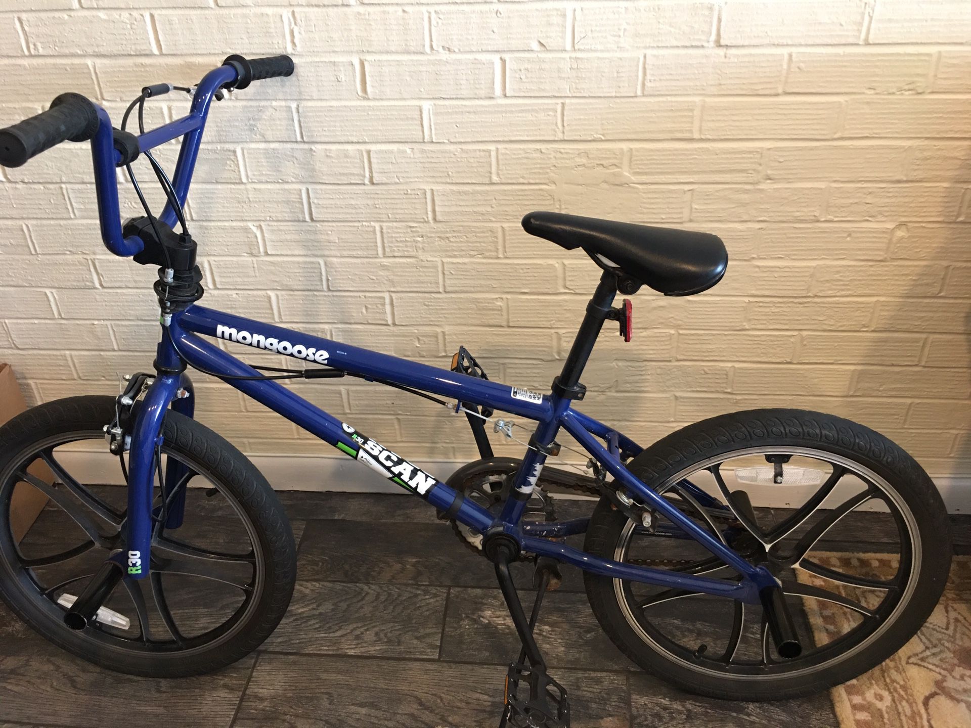 Mongoose Scan R30 20" Freestyle BMX Bike Boys Bicycle with Pegs - Blue | R1360