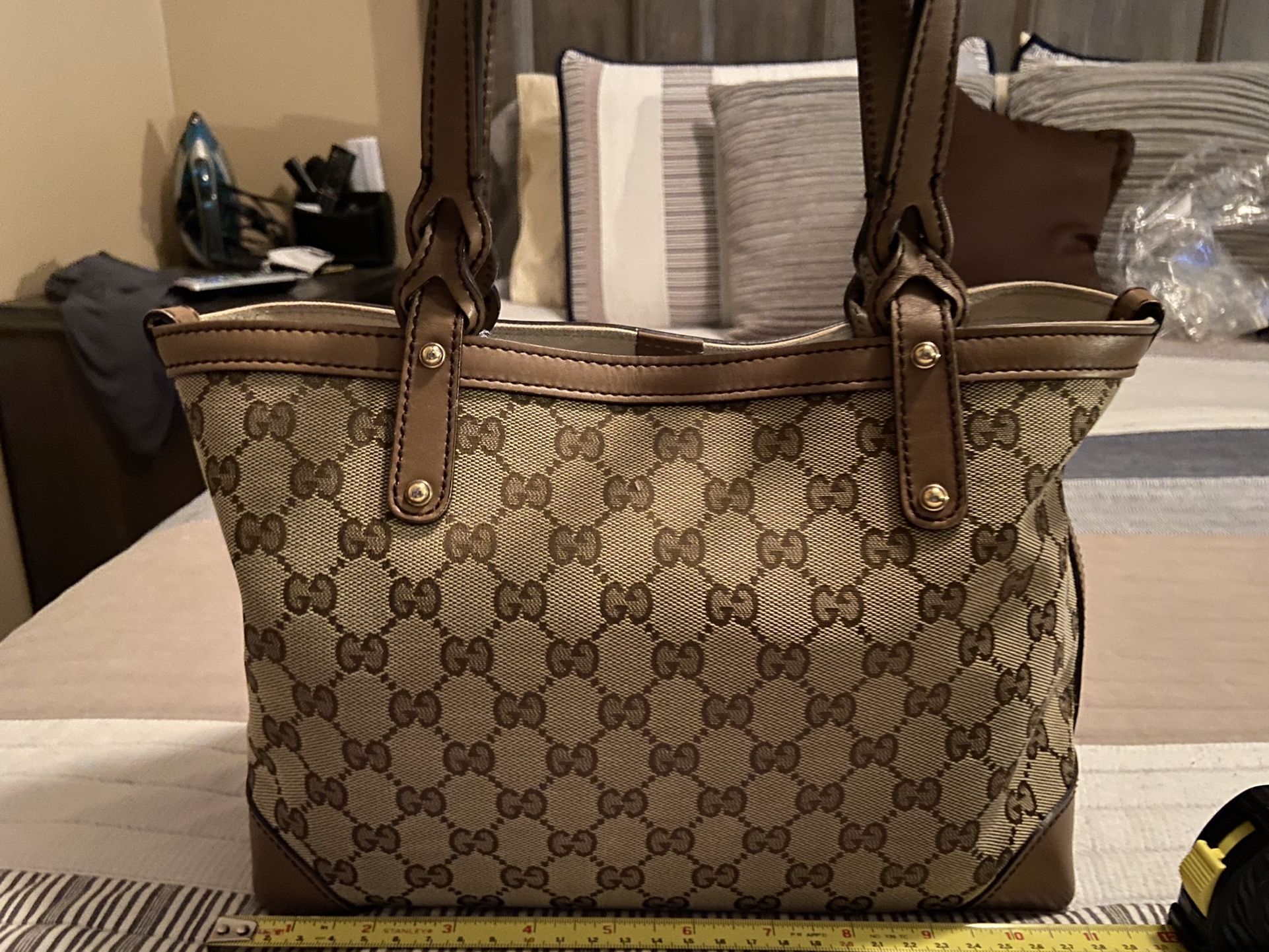💯 Authentic Gucci Tote With Pouch Insert