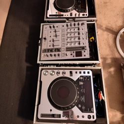 DJ Equipment / Pioneer CDJ'S