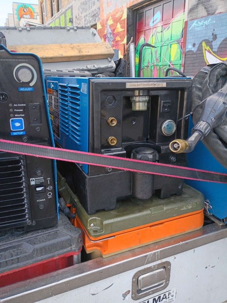 Miller AlumaPower 450 MPa MIG Welder with Aux Power, Feeder, 25-ft Gun, and Coolmate 3 (9