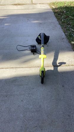 RYOBI Weed Heater battery Operator Charger Is Included. Excellent Condition Works Perfect.