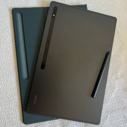 Samsung Galaxy Tab S8 Ultra (2022 Model) 256gb with keyboard, case & Stylus Pen 