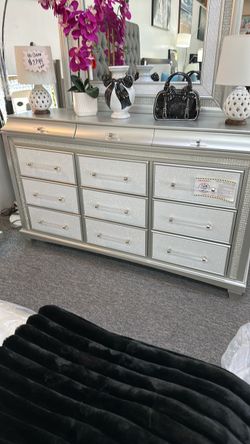 Queen grey four piece bedroom set nightstand, dresser, and mirror attachment all light up with LEDs full glam