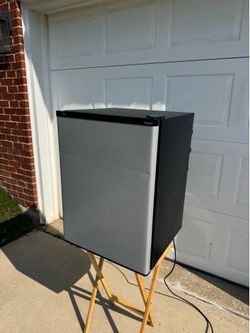 Haier compact household refrigerator, model HSB03BPG,  2.7 cuft